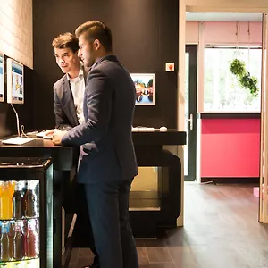 https://qbic-amsterdam-wtc-1077-xx.amsterdamhotelsnl.com