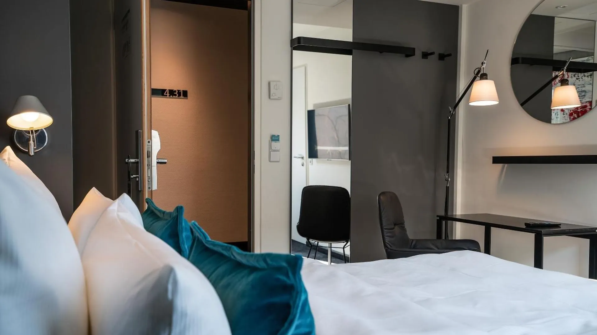 Motel One Berlin Mitte Отель