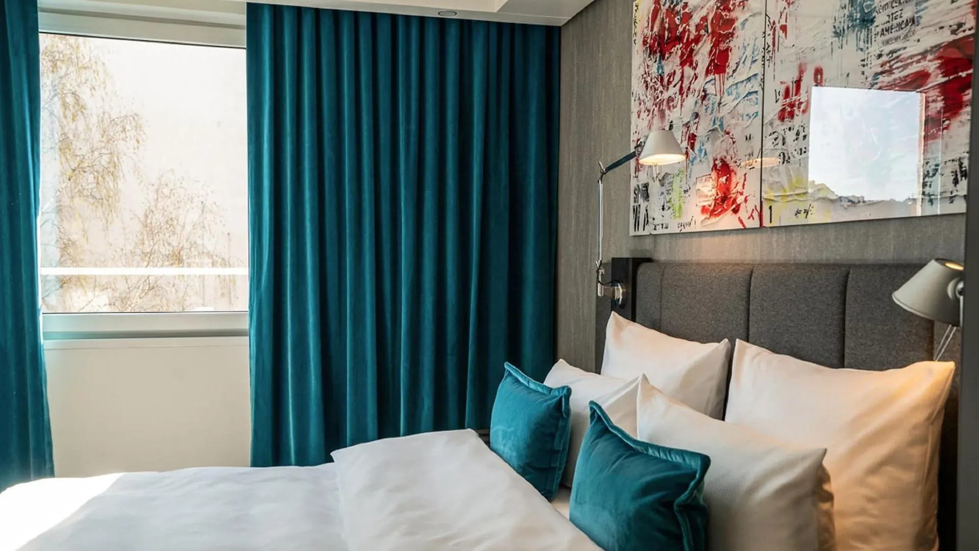 Motel One Berlin Mitte 3*,